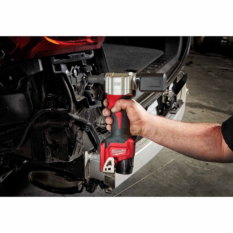 MILWAUKEE 2550-22 M12™ Rivet Tool Kit