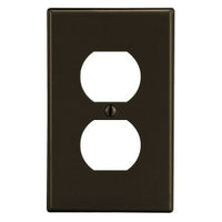 Hubbell P8 1-Gang Duplex Brass Wallplate